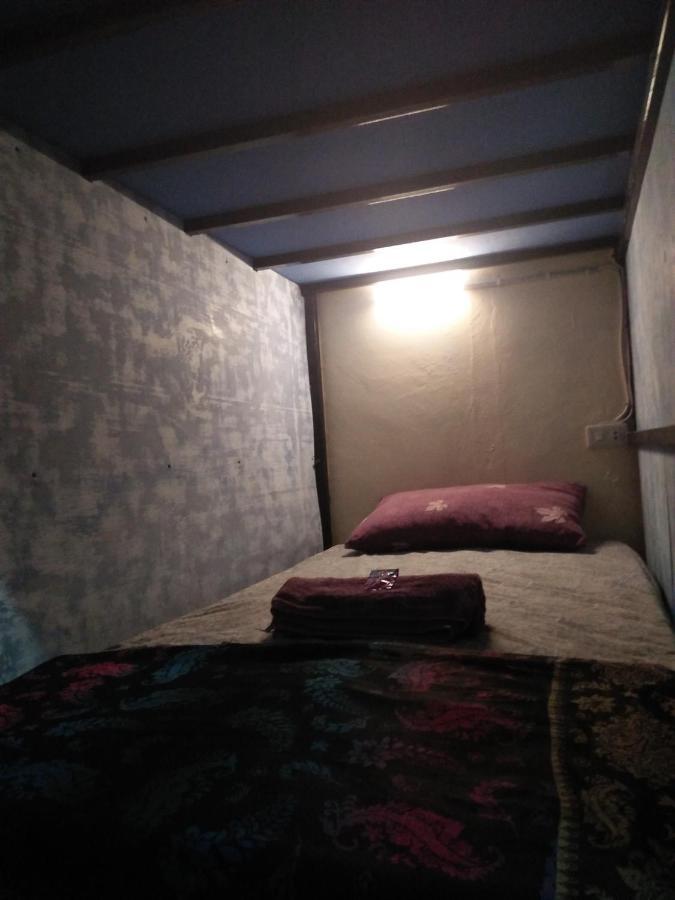 Salty Dog Hostel Telukdalem Buitenkant foto