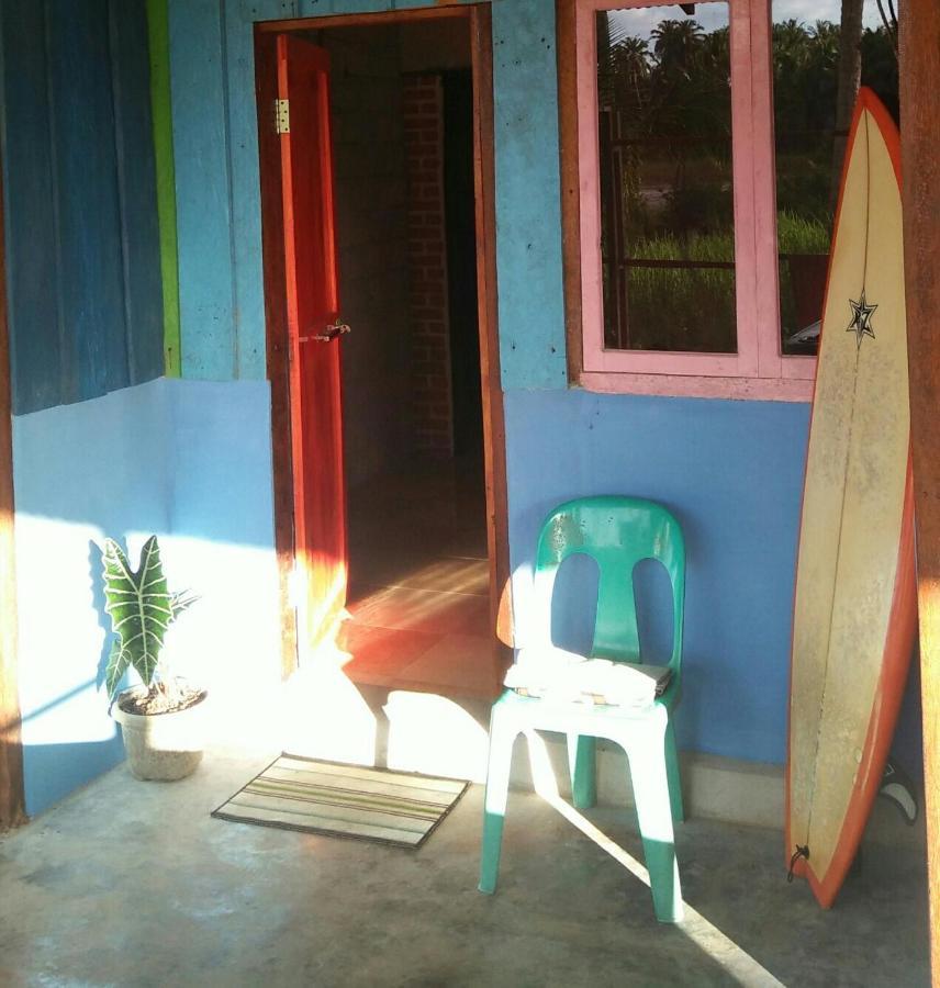 Salty Dog Hostel Telukdalem Buitenkant foto