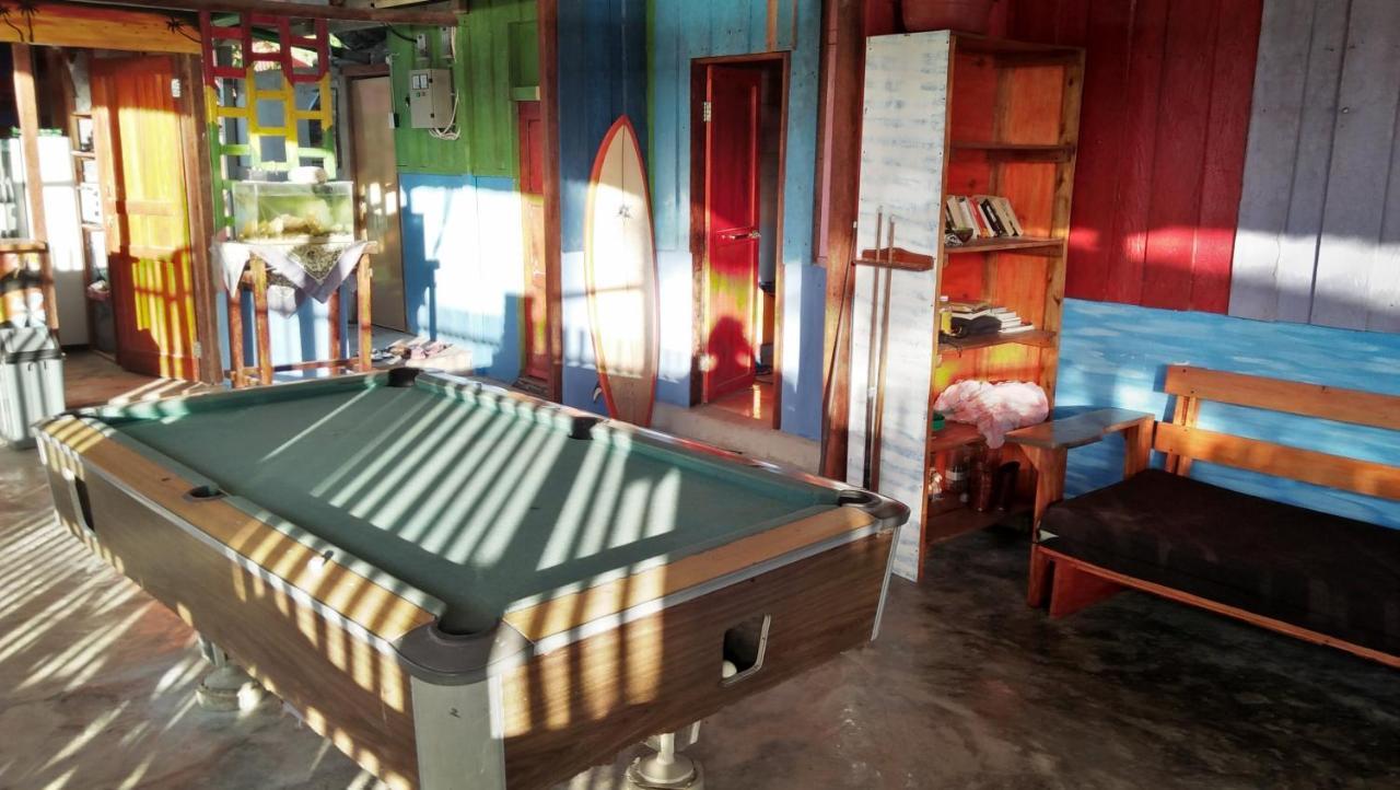 Salty Dog Hostel Telukdalem Buitenkant foto