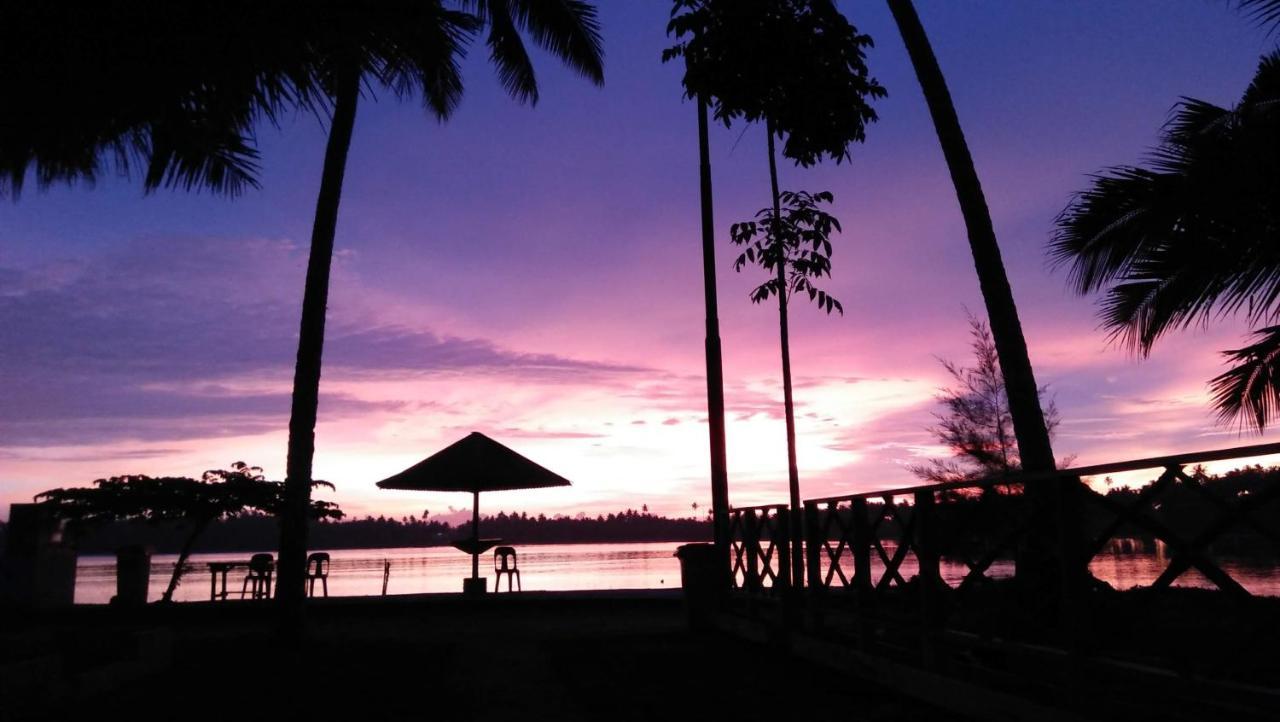Salty Dog Hostel Telukdalem Buitenkant foto