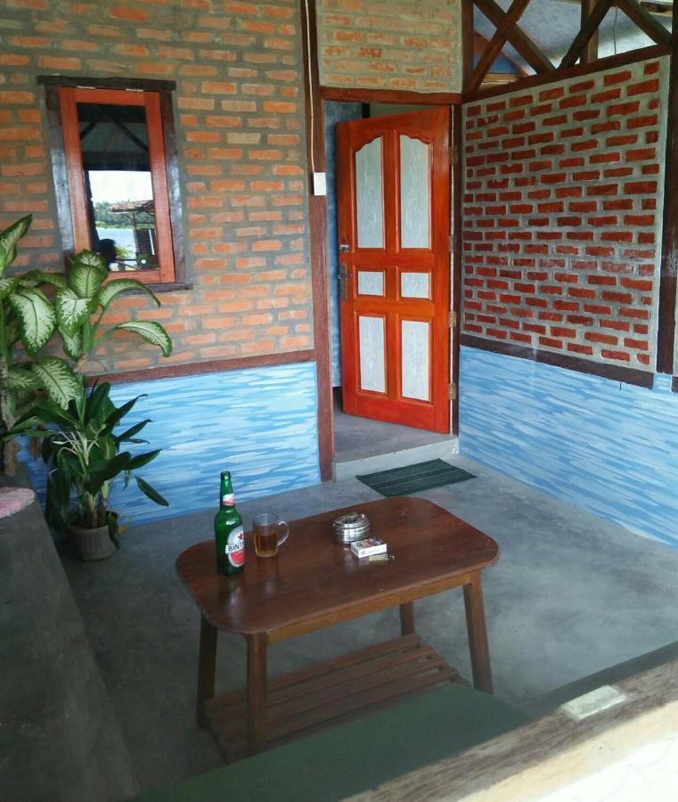 Salty Dog Hostel Telukdalem Buitenkant foto