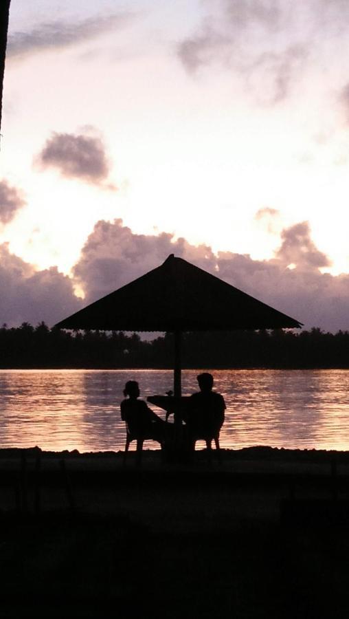 Salty Dog Hostel Telukdalem Buitenkant foto