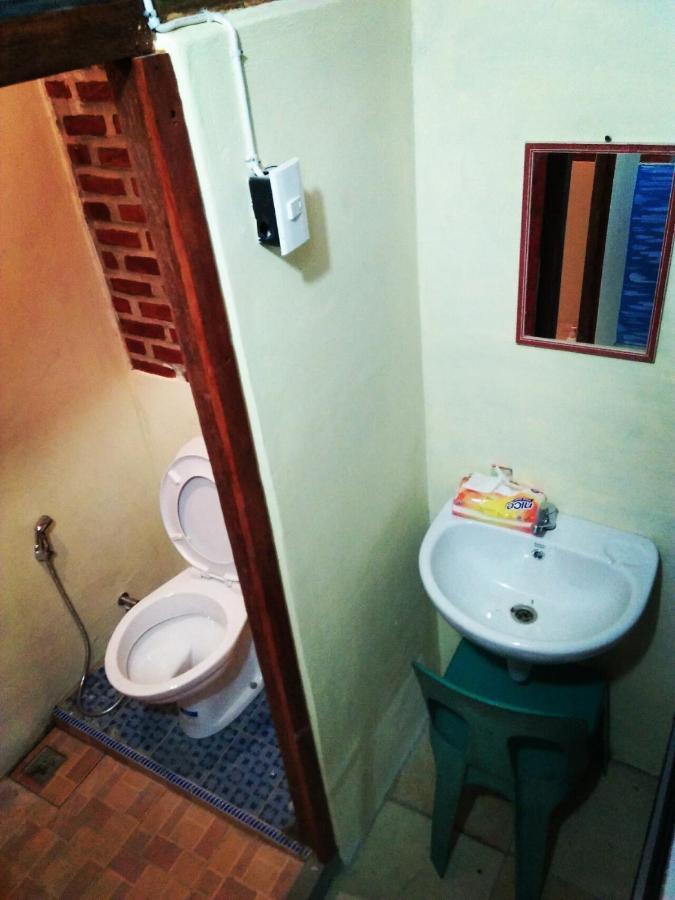Salty Dog Hostel Telukdalem Buitenkant foto
