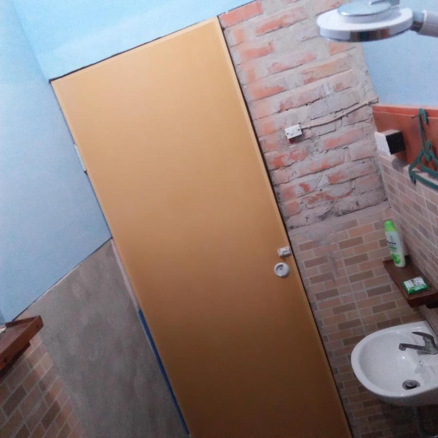 Salty Dog Hostel Telukdalem Buitenkant foto
