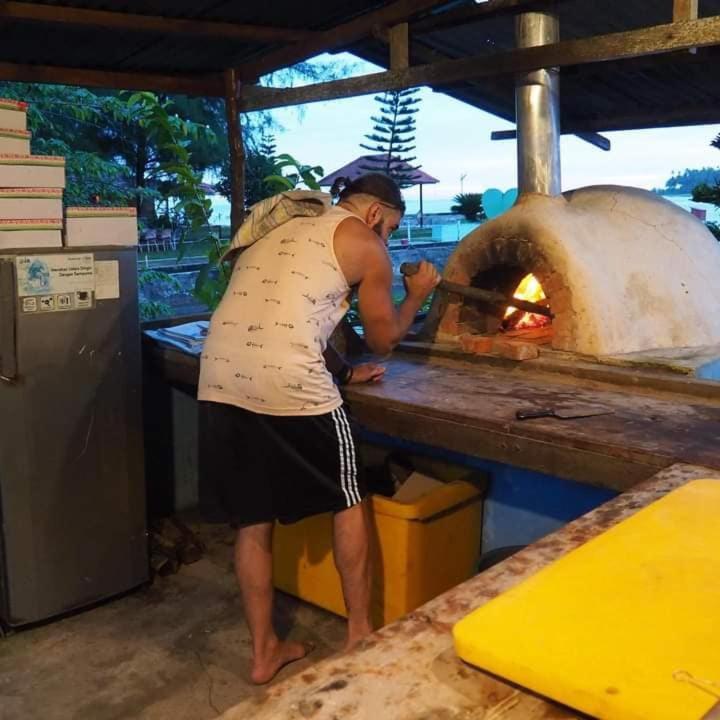 Salty Dog Hostel Telukdalem Buitenkant foto