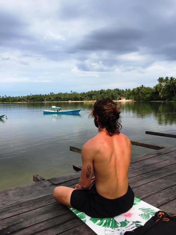 Salty Dog Hostel Telukdalem Buitenkant foto