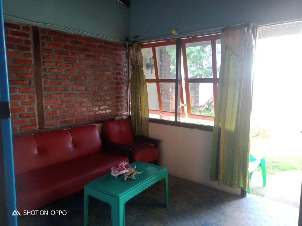 Salty Dog Hostel Telukdalem Buitenkant foto