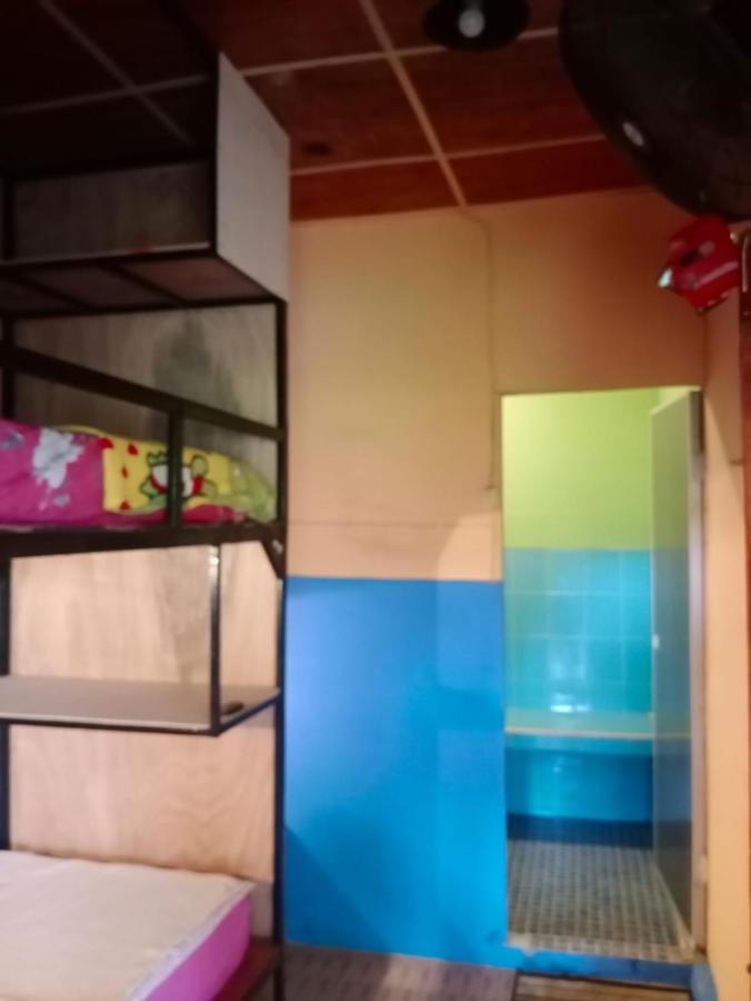 Salty Dog Hostel Telukdalem Buitenkant foto