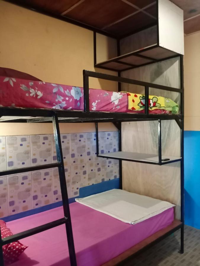 Salty Dog Hostel Telukdalem Buitenkant foto