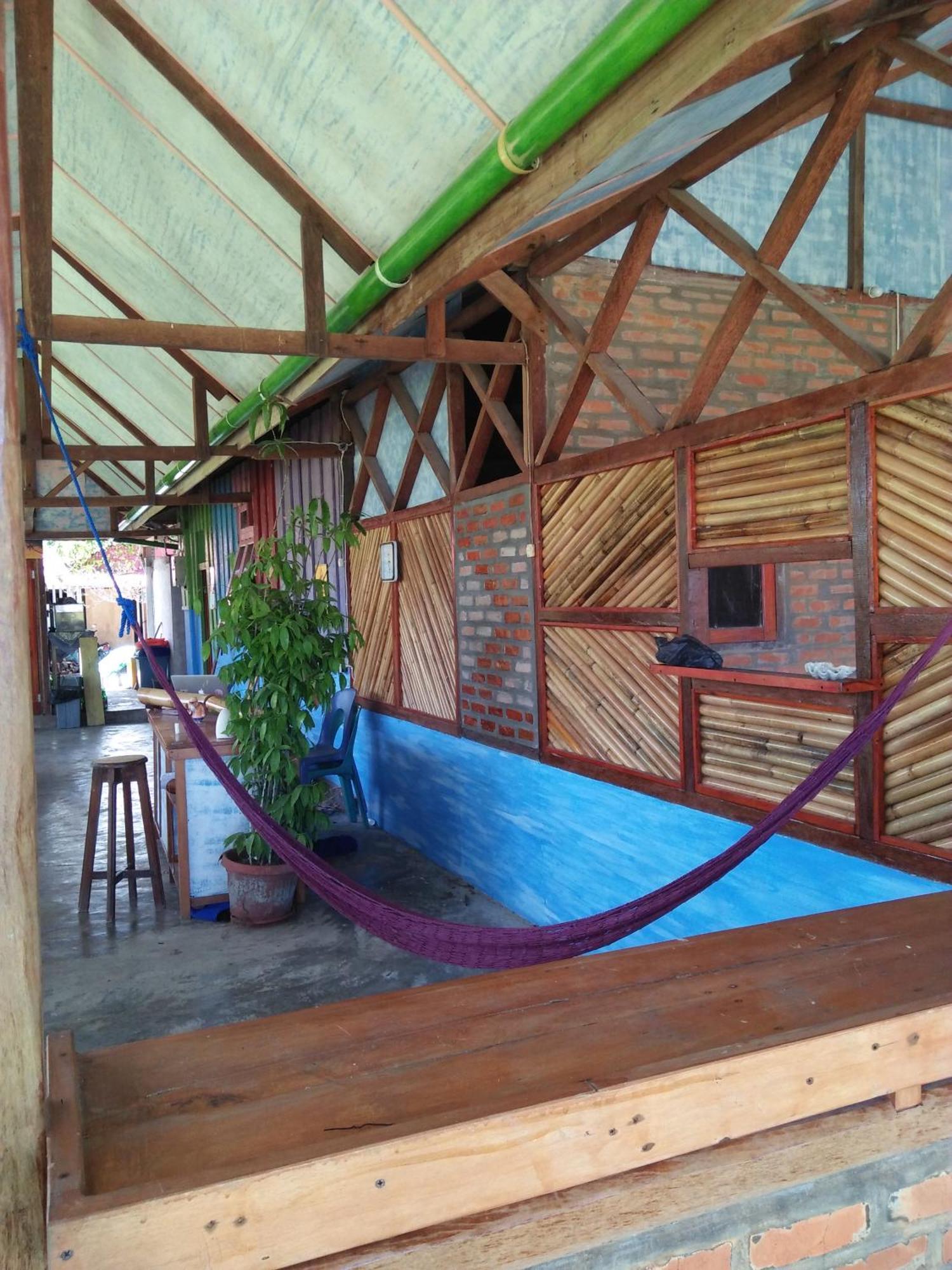 Salty Dog Hostel Telukdalem Buitenkant foto